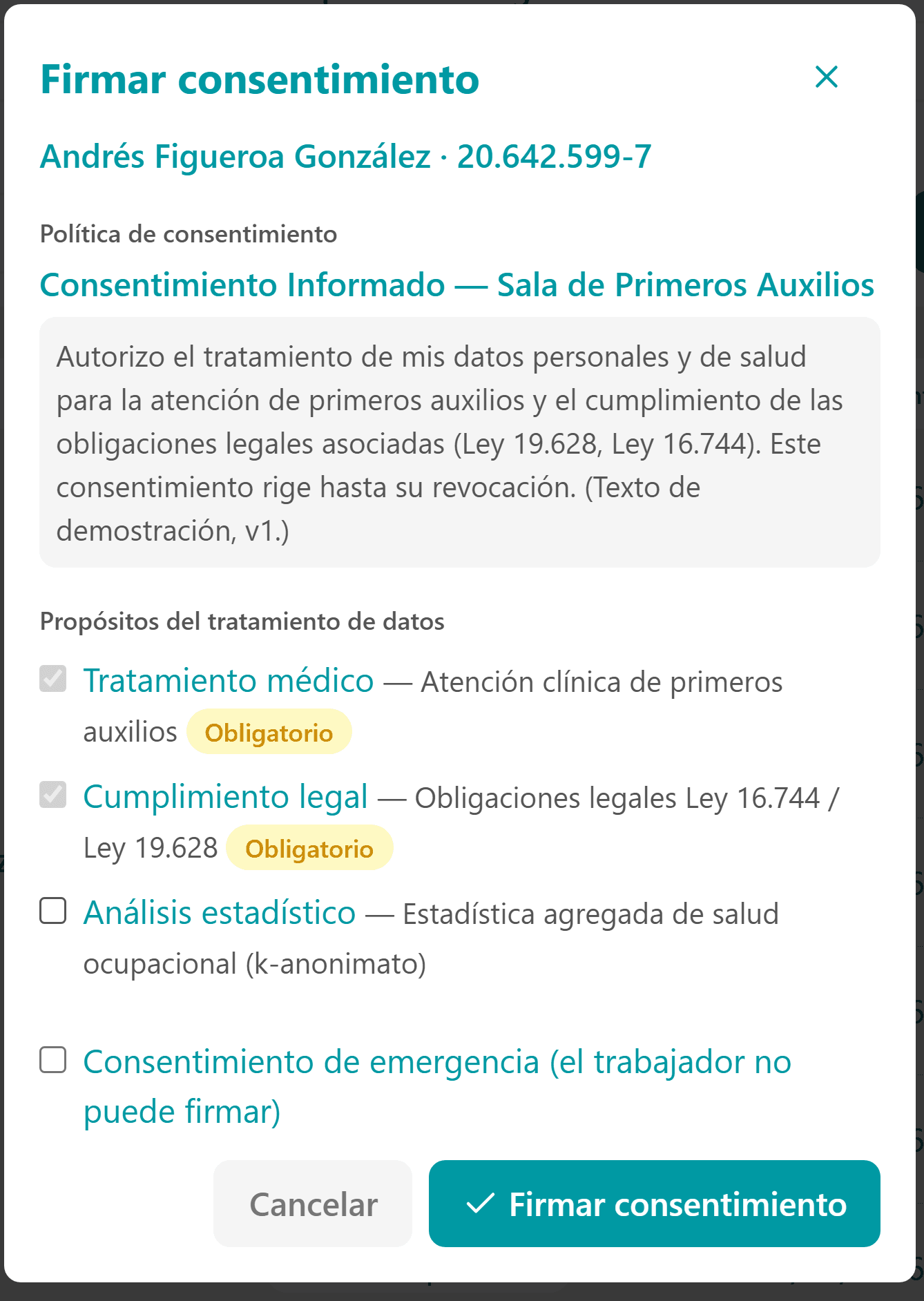 Ventana de firma de consentimiento en Savi, con la política versionada, los propósitos del tratamiento de datos marcados como obligatorios u opcionales y la casilla de consentimiento de emergencia